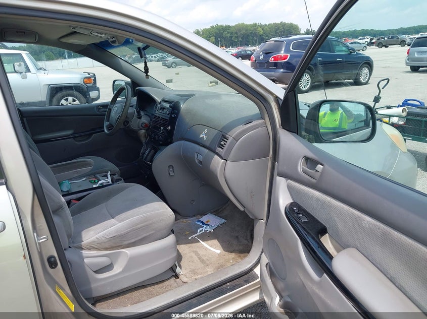 2004 Toyota Sienna VIN 5TDZA23C84S164301 IAAI salvage auction — NORMAL WEAR, Clear (Indiana), sold $675 on 2026-07-30 (photo 5)
