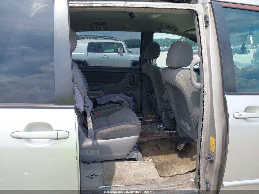 2004 Toyota Sienna VIN 5TDZA23C84S164301 IAAI salvage auction — NORMAL WEAR, Clear (Indiana), sold $675 on 2026-07-30 (photo 8)