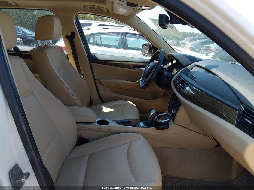 2013 BMW X1 VIN WBAVM1C59DVW42827 IAAI salvage auction — NORMAL WEAR, Clear (South Carolina), sold $1,125 on 2026-08-01 (photo 5)