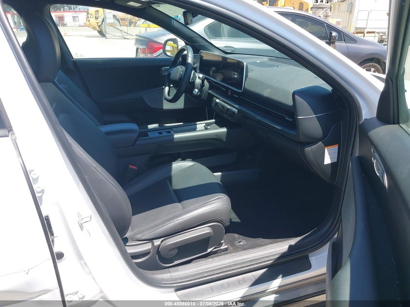 2025 Hyundai Ioniq 6 VIN KMHM34AA2SA084063 IAAI salvage auction — RIGHT SIDE, Salvage Title, sold $10,350 on 2026-08-10 (photo 5)