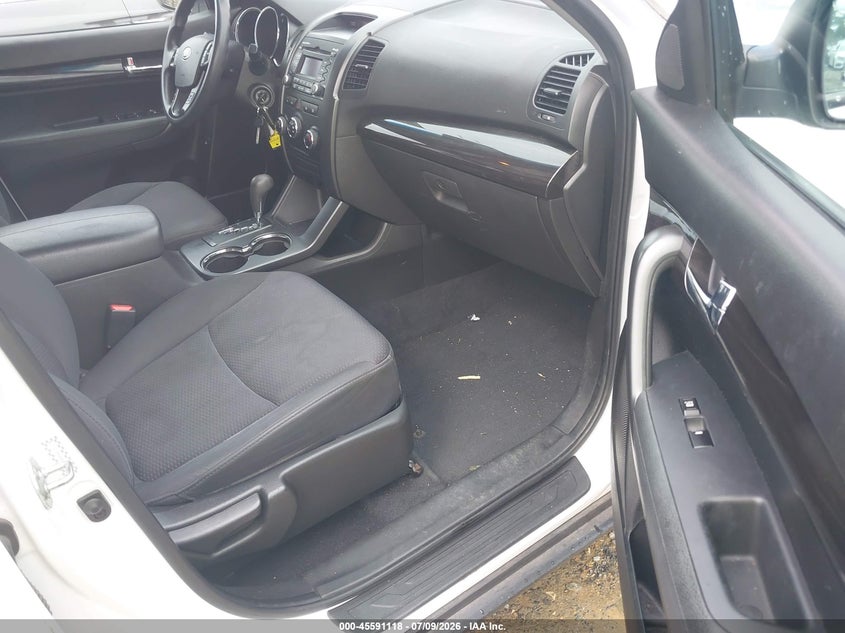 2011 Kia Sorento VIN 5XYKTDA22BG124212 IAAI salvage auction — NORMAL WEAR, Clear (Virginia), sold $1,400 on 2026-07-20 (photo 5)