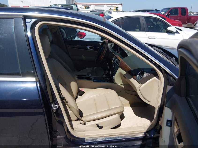 2013 Mercedes-benz C-klasse VIN WDDGF4HB1DA863261 IAAI salvage auction — NORMAL WEAR, Nrc Lienholder Repossession Paperwork (Texas), sold $375 on 2026-08-04 (photo 5)