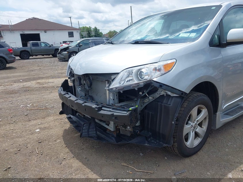 2020 Toyota Sienna VIN 5TDKZ3DC5LS069448 IAAI salvage auction — FRONT & REAR, Salvage Title, sold $3,650 on 2026-07-22 (photo 6)