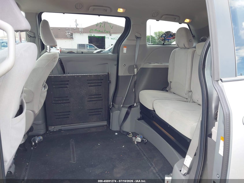 2020 Toyota Sienna VIN 5TDKZ3DC5LS069448 IAAI salvage auction — FRONT & REAR, Salvage Title, sold $3,650 on 2026-07-22 (photo 8)
