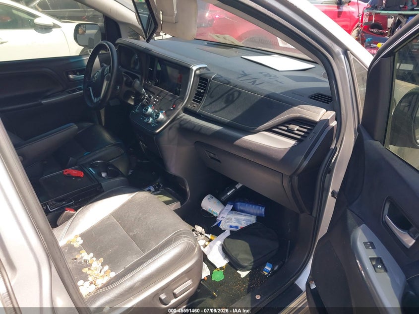 2017 Toyota Sienna VIN 5TDXZ3DC6HS884044 IAAI salvage auction — VANDALISM, Salvage Certificate (California), sold $1,775 on 2026-07-29 (photo 5)