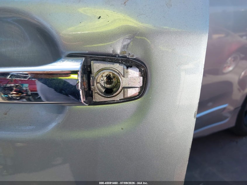 2017 Toyota Sienna VIN 5TDXZ3DC6HS884044 IAAI salvage auction — VANDALISM, Salvage Certificate (California), sold $1,775 on 2026-07-29 (photo 6)