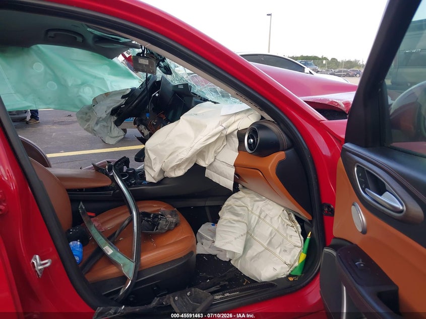 2019 Alfa romeo Giulia VIN ZARFAMBNXK7599898 IAAI salvage auction — ALL OVER, Certificate Of Destruction (Florida), sold $675 on 2026-08-13 (photo 5)