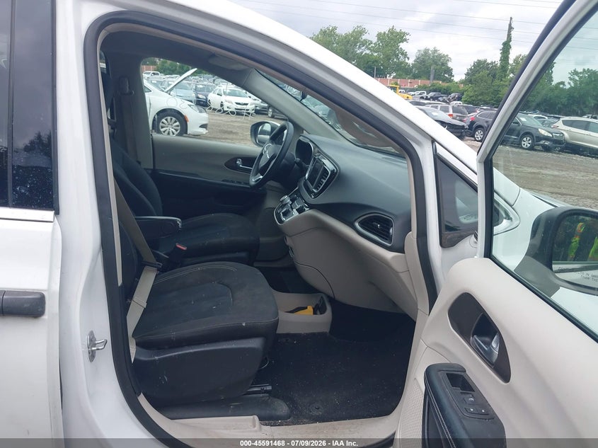2020 Chrysler Voyager VIN 2C4RC1AG4LR193201 IAAI salvage auction — NORMAL WEAR, Enterprise Vehicles Clear Only (Pennsylvania), sold $10,425 on 2026-07-31 (photo 5)