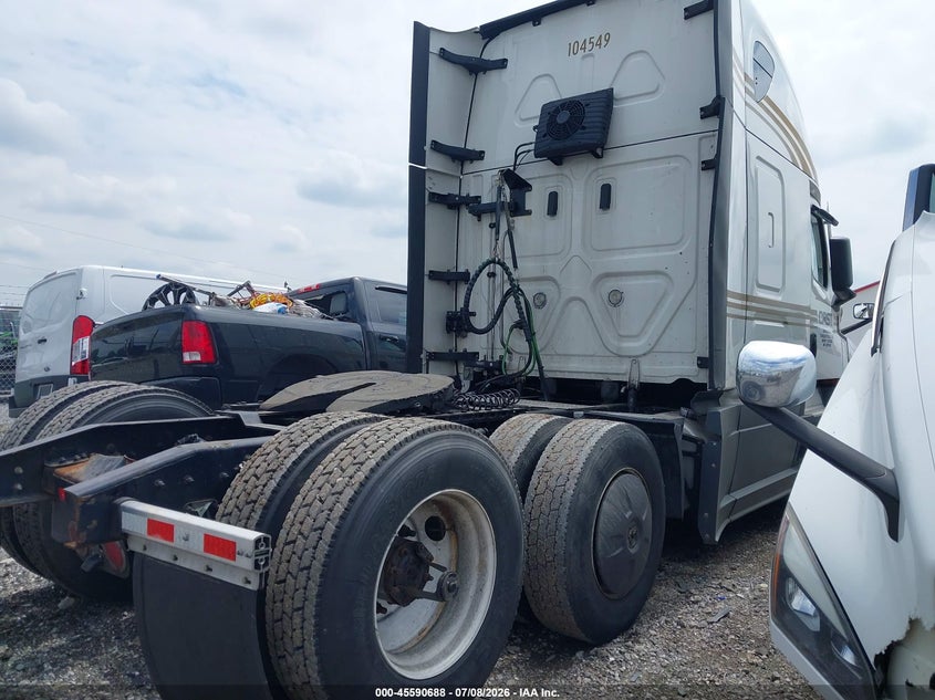 2022 Freightliner New cascadia 126 VIN 3AKJHHDR5NSNC1217 IAAI salvage auction — NORMAL WEAR, Clear (Indiana), sold $14,100 on 2026-07-29 (photo 4)
