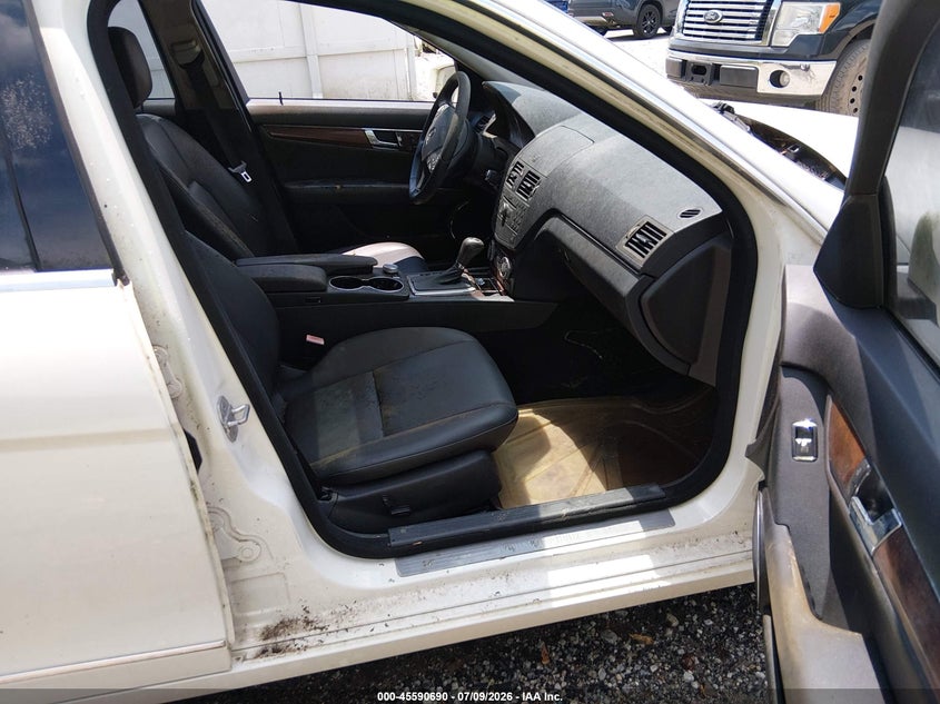 2010 Mercedes-benz C class VIN WDDGF8BB8AR126152 IAAI salvage auction — NORMAL WEAR, Clear (Florida), sold $450 on 2026-07-31 (photo 5)