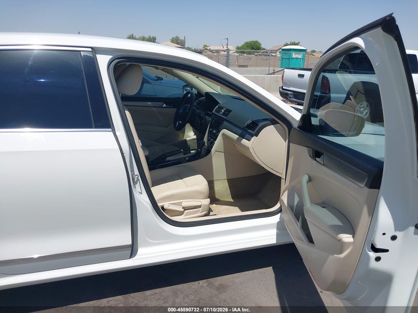 2015 Volkswagen Passat VIN 1VWBT7A33FC039610 IAAI salvage auction — RIGHT FRONT, Salvage Title, sold $2,000 on 2026-07-20 (photo 5)