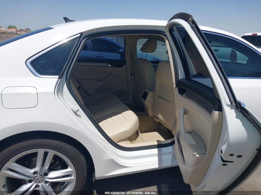 2015 Volkswagen Passat VIN 1VWBT7A33FC039610 IAAI salvage auction — RIGHT FRONT, Salvage Title, sold $2,000 on 2026-07-20 (photo 8)