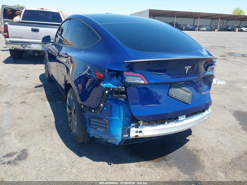 2025 Tesla Model y VIN 7SAYGDEF8SF232095 IAAI salvage auction — REAR END, Salvage Title, sold $15,950 on 2026-08-01 (photo 3)
