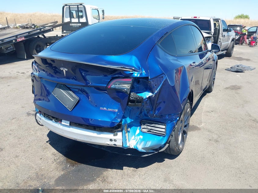 2025 Tesla Model y VIN 7SAYGDEF8SF232095 IAAI salvage auction — REAR END, Salvage Title, sold $15,950 on 2026-08-01 (photo 4)