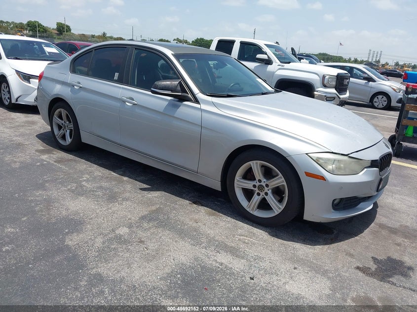 2015 BMW 3er VIN WBA3C3G50FNT52320 IAAI salvage auction — LEFT FRONT, Salvage Title, sold $1,400 on 2026-08-13 (photo 1)
