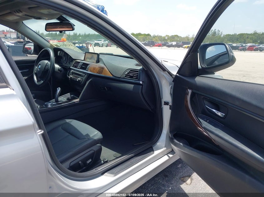 2015 BMW 3er VIN WBA3C3G50FNT52320 IAAI salvage auction — LEFT FRONT, Salvage Title, sold $1,400 on 2026-08-13 (photo 5)