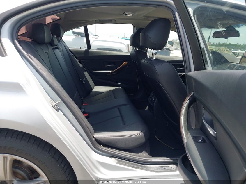 2015 BMW 3er VIN WBA3C3G50FNT52320 IAAI salvage auction — LEFT FRONT, Salvage Title, sold $1,400 on 2026-08-13 (photo 8)