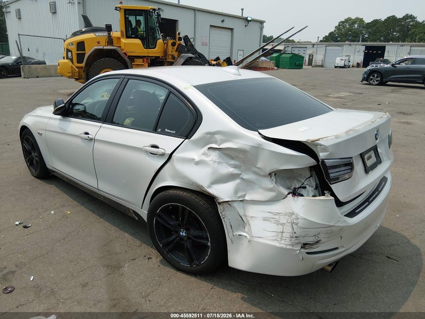2015 BMW 3er VIN WBA3B3G52FNR88613 IAAI salvage auction — REAR END, Mv-907A (New York), sold $25 on 2026-07-28 (photo 3)
