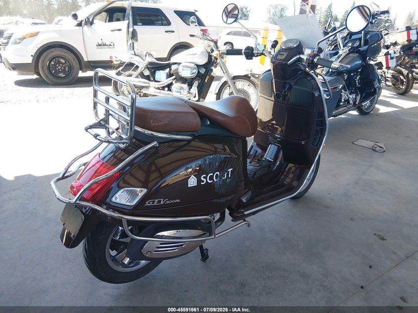 2012 Vespa Gts VIN ZAPM459L1C5900475 IAAI salvage auction — RIGHT SIDE, Salvage Title, sold $1,400 on 2026-08-05 (photo 4)