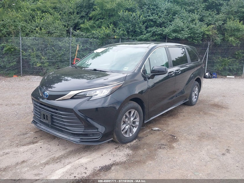 2022 Toyota Sienna VIN 5TDKRKEC9NS131767 IAAI salvage auction — NORMAL WEAR, Enterprise Vehicles Clear Only (New Jersey), sold $31,000 on 2026-07-24 (photo 2)