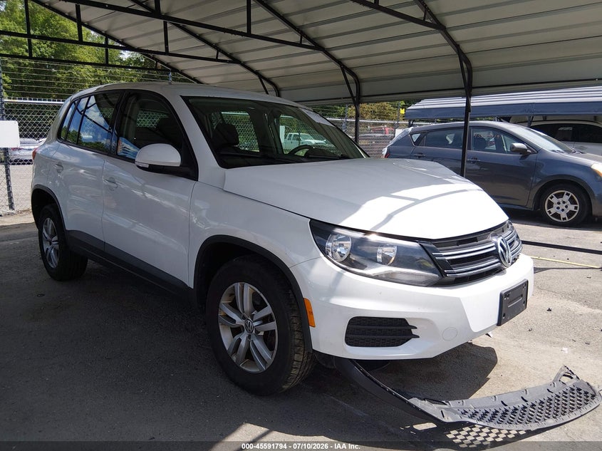 2014 Volkswagen Tiguan VIN WVGBV3AX3EW615049 IAAI salvage auction — LEFT FRONT, Salvage Title, sold $1,200 on 2026-08-06 (photo 1)