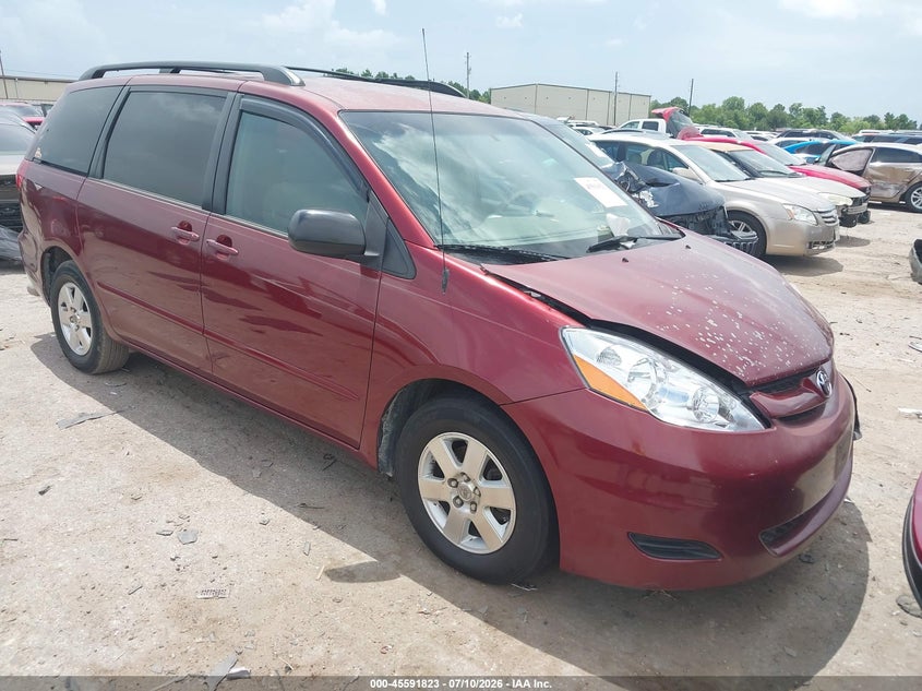 2007 Toyota Sienna VIN 5TDZK23C17S058273 IAAI salvage auction — LEFT FRONT, Salvage (Texas), sold $625 on 2026-07-31 (photo 1)