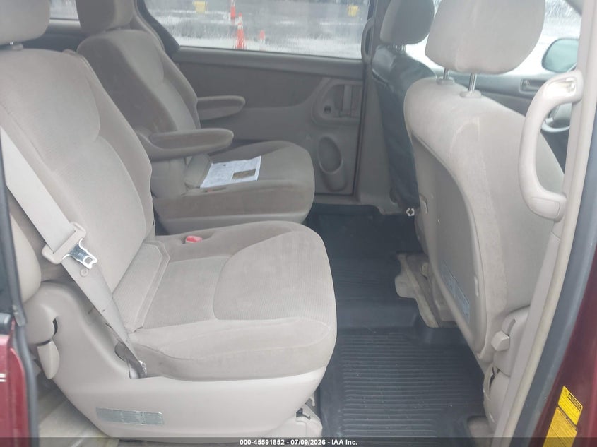 2004 Toyota Sienna VIN 5TDZA23C04S073846 IAAI salvage auction — NORMAL WEAR, Clear (New Jersey), sold $925 on 2026-07-28 (photo 8)