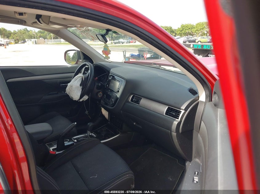 2017 Mitsubishi Outlander VIN JA4AD2A36HZ050769 IAAI salvage auction — NORMAL WEAR, Clear (Florida), sold $1,475 on 2026-07-30 (photo 5)