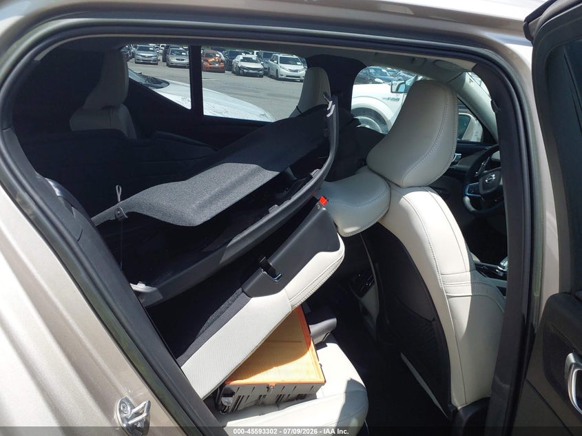 2023 Volvo Xc40 VIN YV4L12UE1P2049974 IAAI salvage auction — LEFT SIDE, Salvage (Louisiana), sold $7,550 on 2026-07-28 (photo 8)