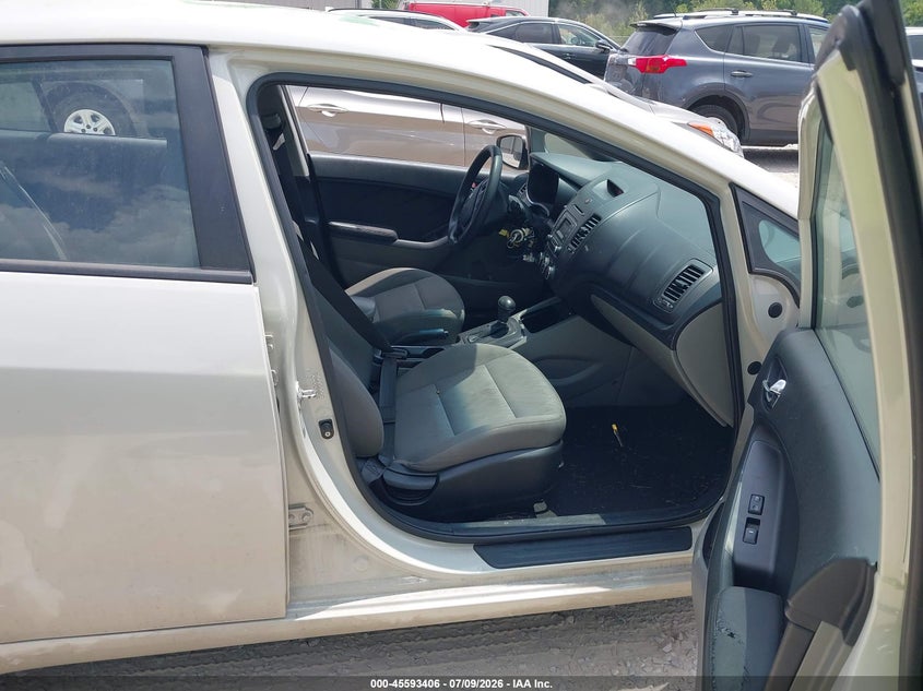 2015 Kia Forte VIN KNAFK4A64F5340467 IAAI salvage auction — VANDALISM, Salvage (Ohio), sold $575 on 2026-07-29 (photo 5)
