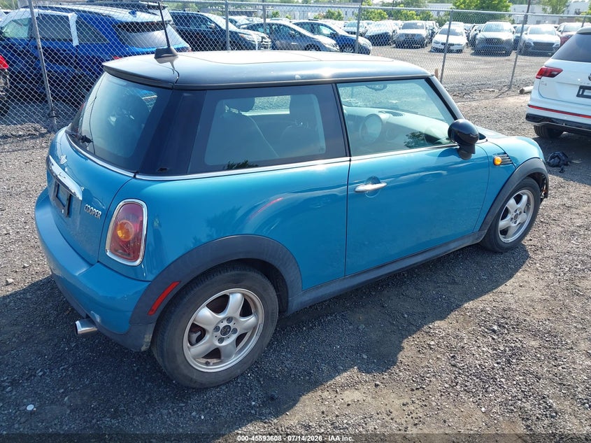 2010 Mini Cooper VIN WMWMF3C57ATZ61619 IAAI salvage auction — NORMAL WEAR, Clear (New Jersey), sold $425 on 2026-07-29 (photo 4)