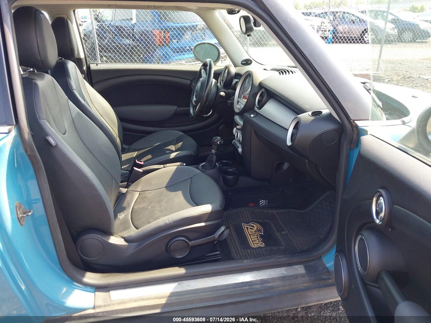2010 Mini Cooper VIN WMWMF3C57ATZ61619 IAAI salvage auction — NORMAL WEAR, Clear (New Jersey), sold $425 on 2026-07-29 (photo 5)