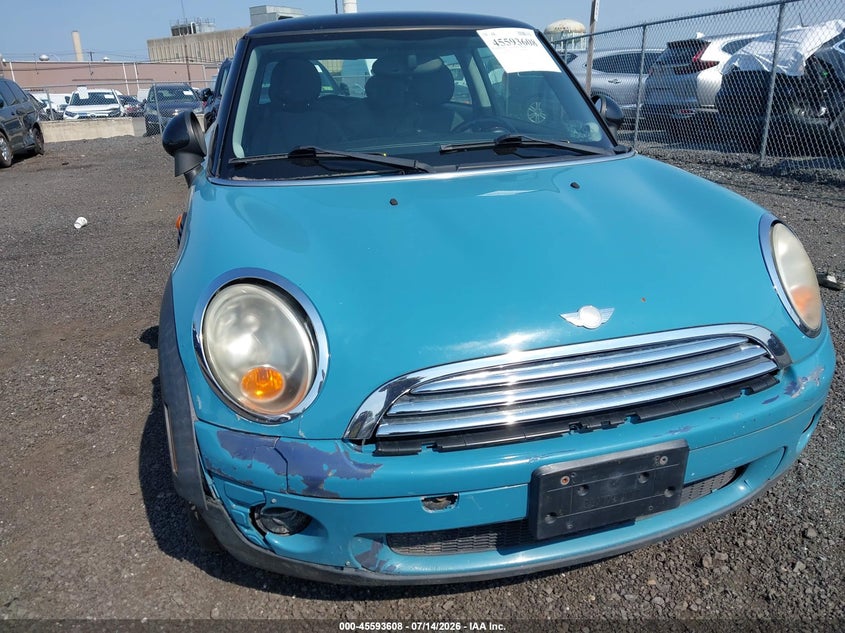 2010 Mini Cooper VIN WMWMF3C57ATZ61619 IAAI salvage auction — NORMAL WEAR, Clear (New Jersey), sold $425 on 2026-07-29 (photo 6)