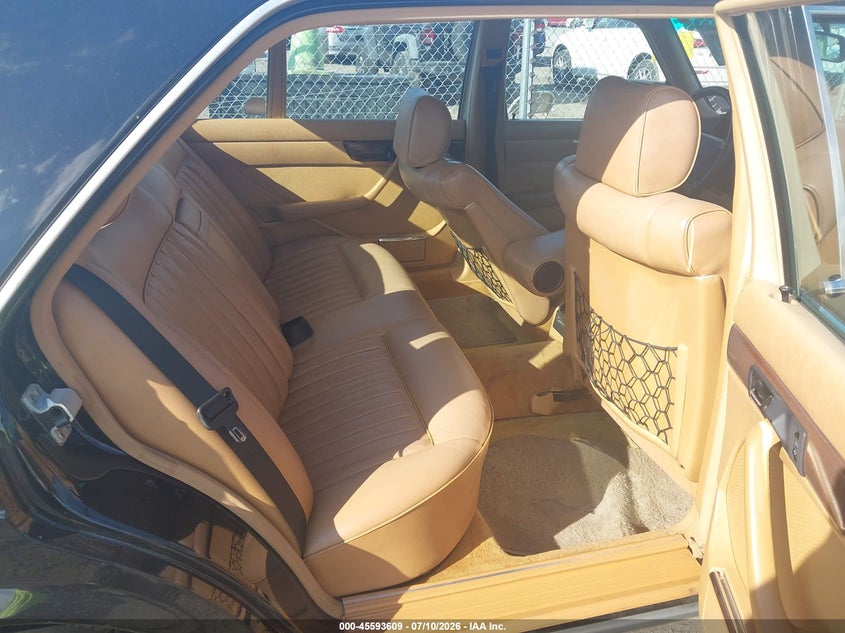 1986 Mercedes-benz 420 VIN WDBCA35D2GA269515 IAAI salvage auction — NORMAL WEAR, Clear (Massachusetts), sold $2,350 on 2026-07-17 (photo 8)