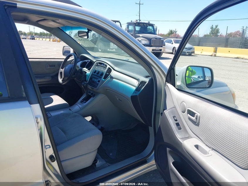 2005 Toyota Highlander VIN JTEGD21AX50121322 IAAI salvage auction — NORMAL WEAR, Clear - Dealer Only (California), sold $725 on 2026-07-30 (photo 5)