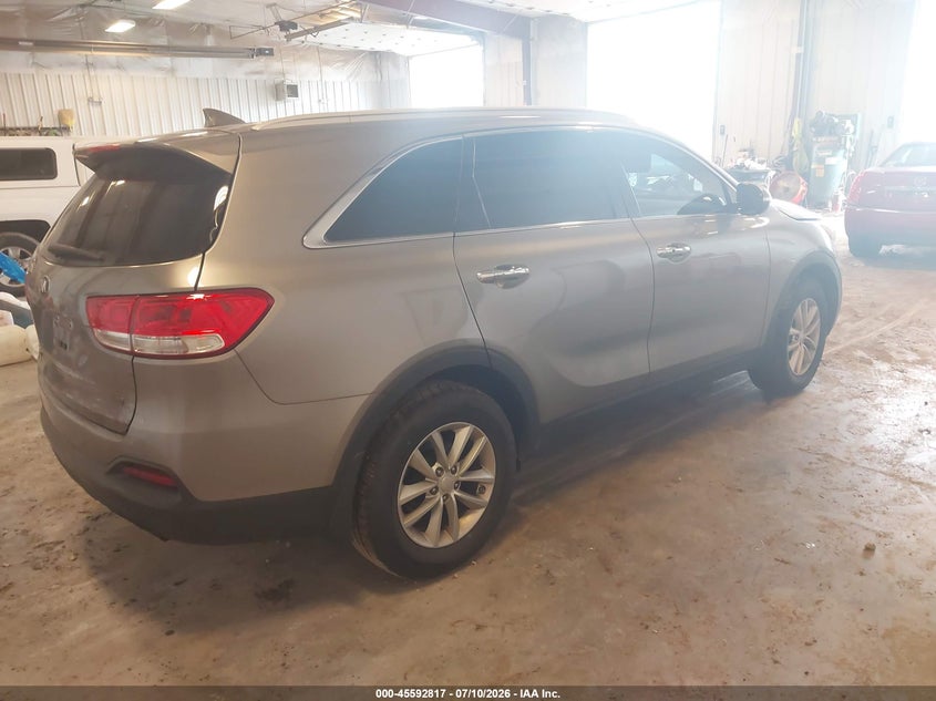 2017 Kia Sorento VIN 5XYPG4A38HG332025 IAAI salvage auction — NORMAL WEAR, Clear (Illinois), sold $125 on 2026-07-21 (photo 4)