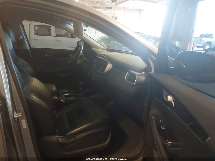 2017 Kia Sorento VIN 5XYPG4A38HG332025 IAAI salvage auction — NORMAL WEAR, Clear (Illinois), sold $125 on 2026-07-21 (photo 5)