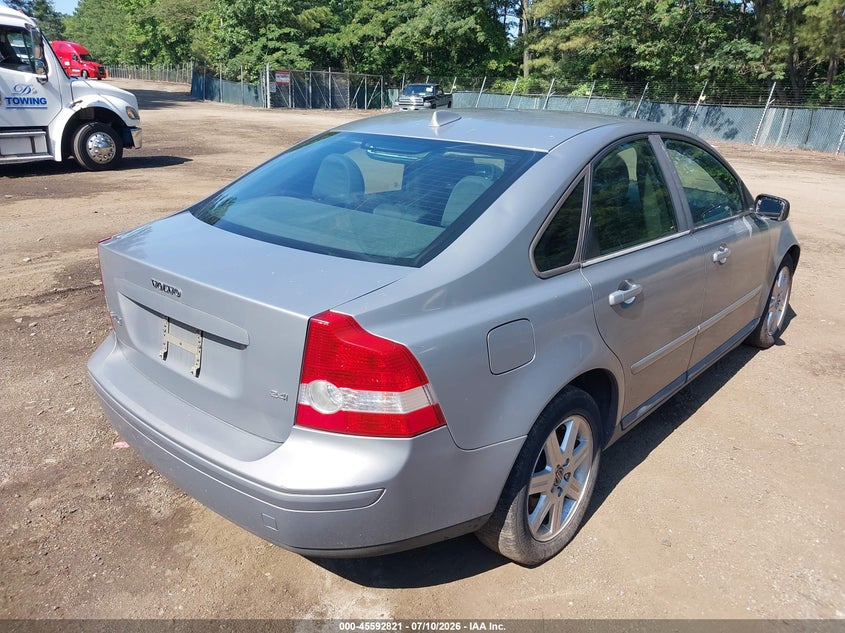 2006 Volvo S40 VIN YV1MS390862215858 IAAI salvage auction — UNDERCARRIAGE, Clear (Virginia), sold $275 on 2026-08-13 (photo 4)