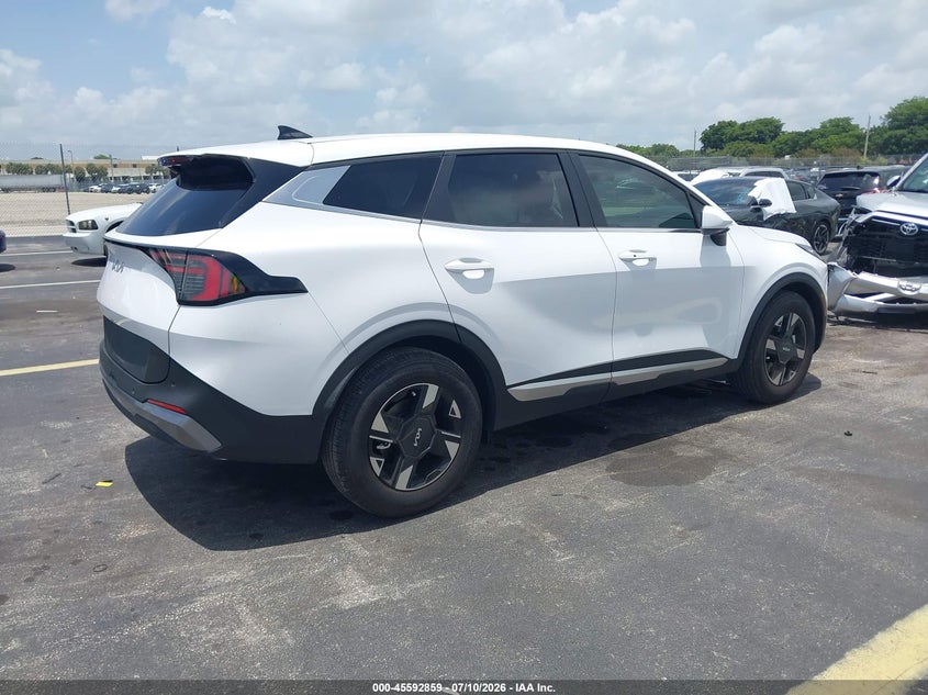 2026 Kia Sportage VIN 5XYK23DF5TG418233 IAAI salvage auction — SIDE, Salvage Title, sold $9,200 on 2026-07-30 (photo 4)