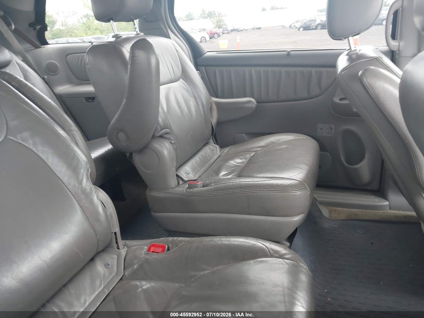 2010 Toyota Sienna VIN 5TDDK4CC1AS030373 IAAI salvage auction — NORMAL WEAR, Clear (New York), sold $825 on 2026-07-28 (photo 8)