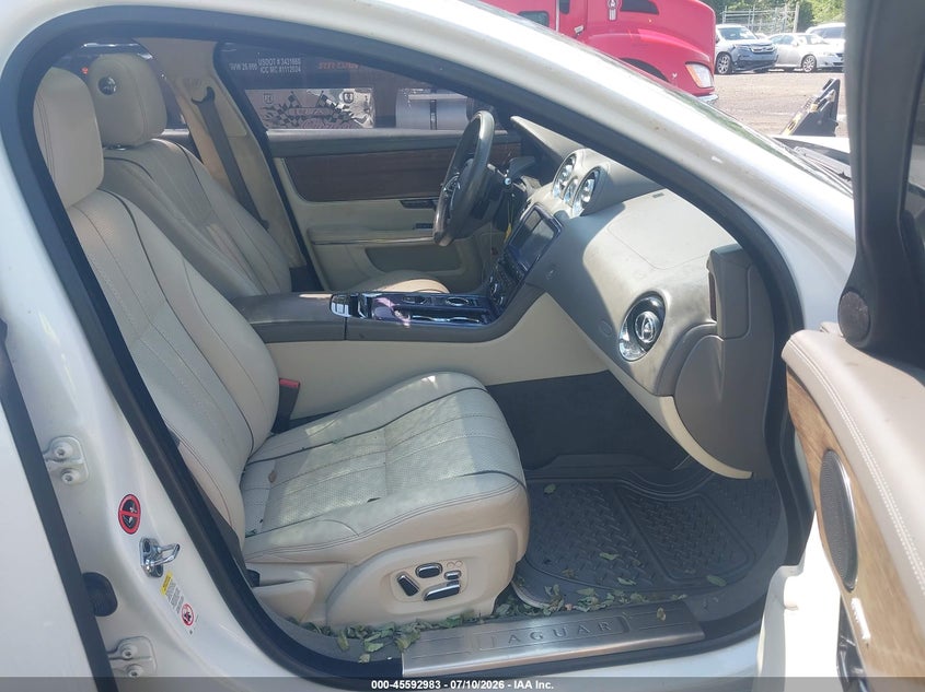 2011 Jaguar Xj series VIN SAJWA1GEXBMV16992 IAAI salvage auction — ROOF, Salvage (Idaho), sold $25 on 2026-07-29 (photo 5)