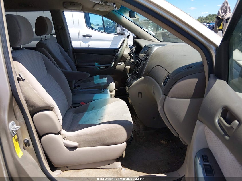 2008 Toyota Sienna VIN 5TDZK23C18S199653 IAAI salvage auction — NORMAL WEAR, Clear-Dealer Only (Oregon), sold $300 on 2026-07-30 (photo 5)