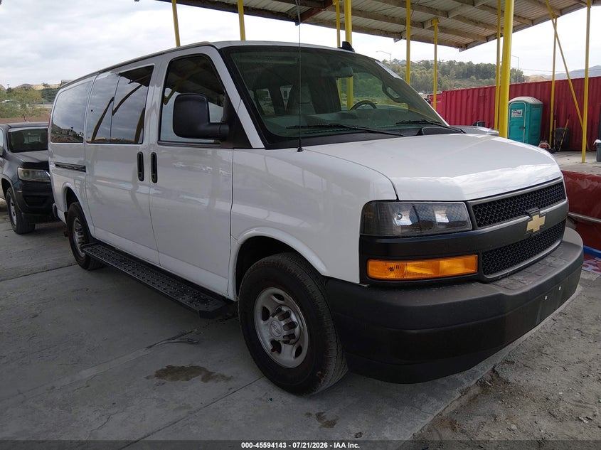 2018 Chevrolet Express 2500 VIN 1GAWGEFG2J1300425 — IAAI salvage auction photo