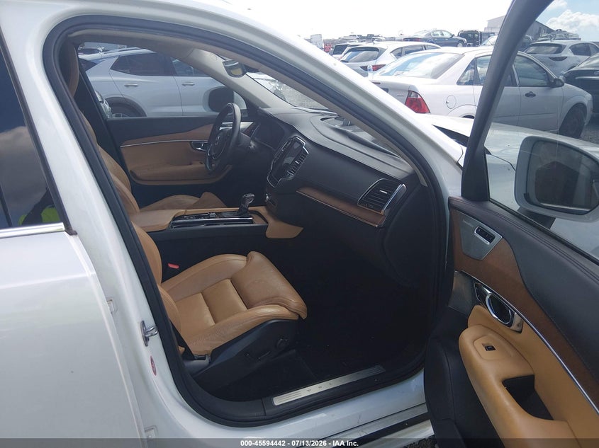 2016 Volvo Xc90 VIN YV4A22PL9G1068227 IAAI salvage auction — WATER/FLOOD, Salvage Title, sold $2,650 on 2026-07-23 (photo 5)