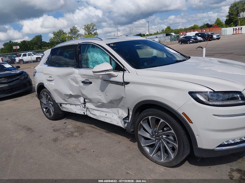 2023 Lincoln Nautilus VIN 2LMPJ8KP8PBL09101 IAAI salvage auction — SIDE, Salvage (Tennessee), sold $6,600 on 2026-08-01 (photo 6)