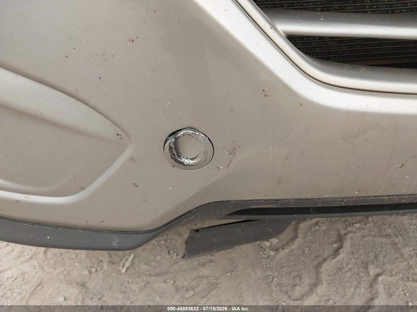 2013 Hyundai Tucson VIN KM8JUCAC6DU762259 IAAI salvage auction — NORMAL WEAR, Clear (New York), sold $375 on 2026-07-23 (photo 6)