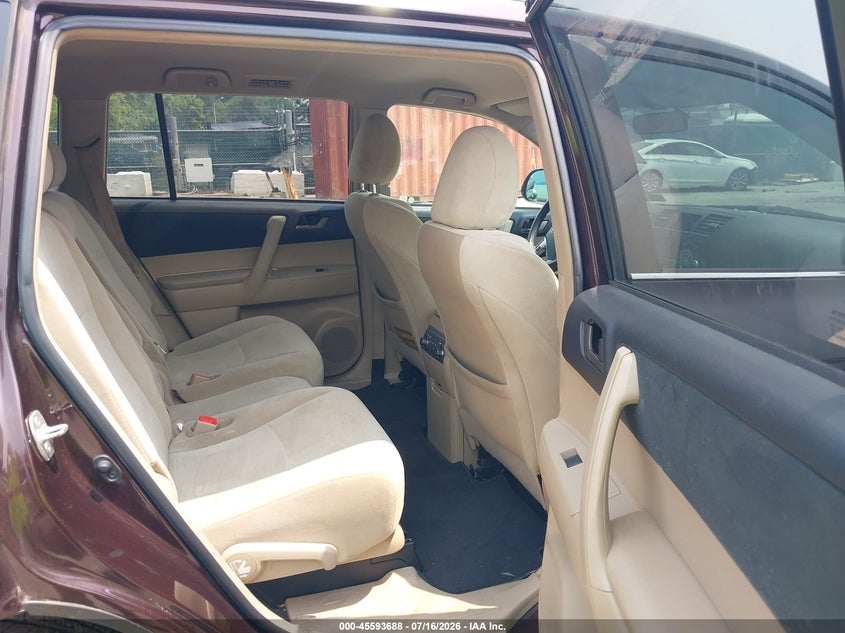 2012 Toyota Highlander VIN 5TDBK3EH2CS104655 IAAI salvage auction — REAR END, Salvage Title, sold $2,100 on 2026-07-30 (photo 8)
