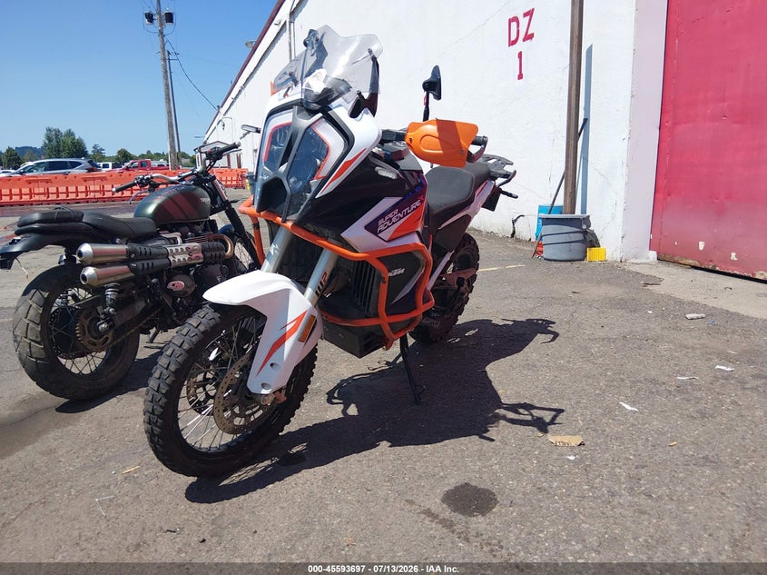 2023 Ktm VIN VBKV59409PM967648 IAAI salvage auction — FRONT END, Salvage Title, sold $7,700 on 2026-10-01 (photo 2)