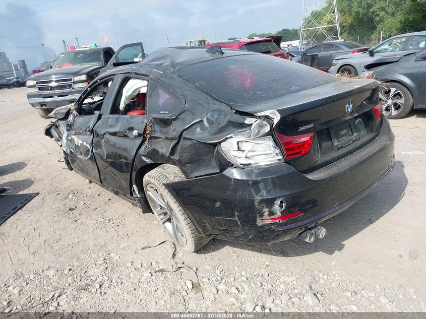2015 BMW 4er VIN WBA4A7C58FD413717 IAAI salvage auction — ROLLOVER, Clear (Indiana), sold $300 on 2026-08-19 (photo 3)