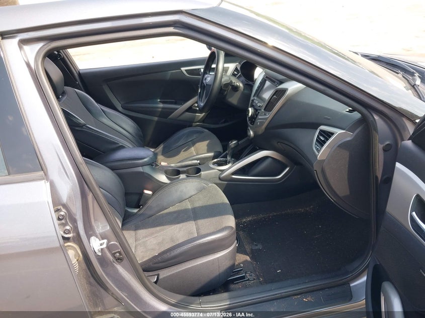 2014 Hyundai Veloster VIN KMHTC6AD1EU192534 IAAI salvage auction — NORMAL WEAR, Clear (Massachusetts), sold $400 on 2026-07-23 (photo 5)